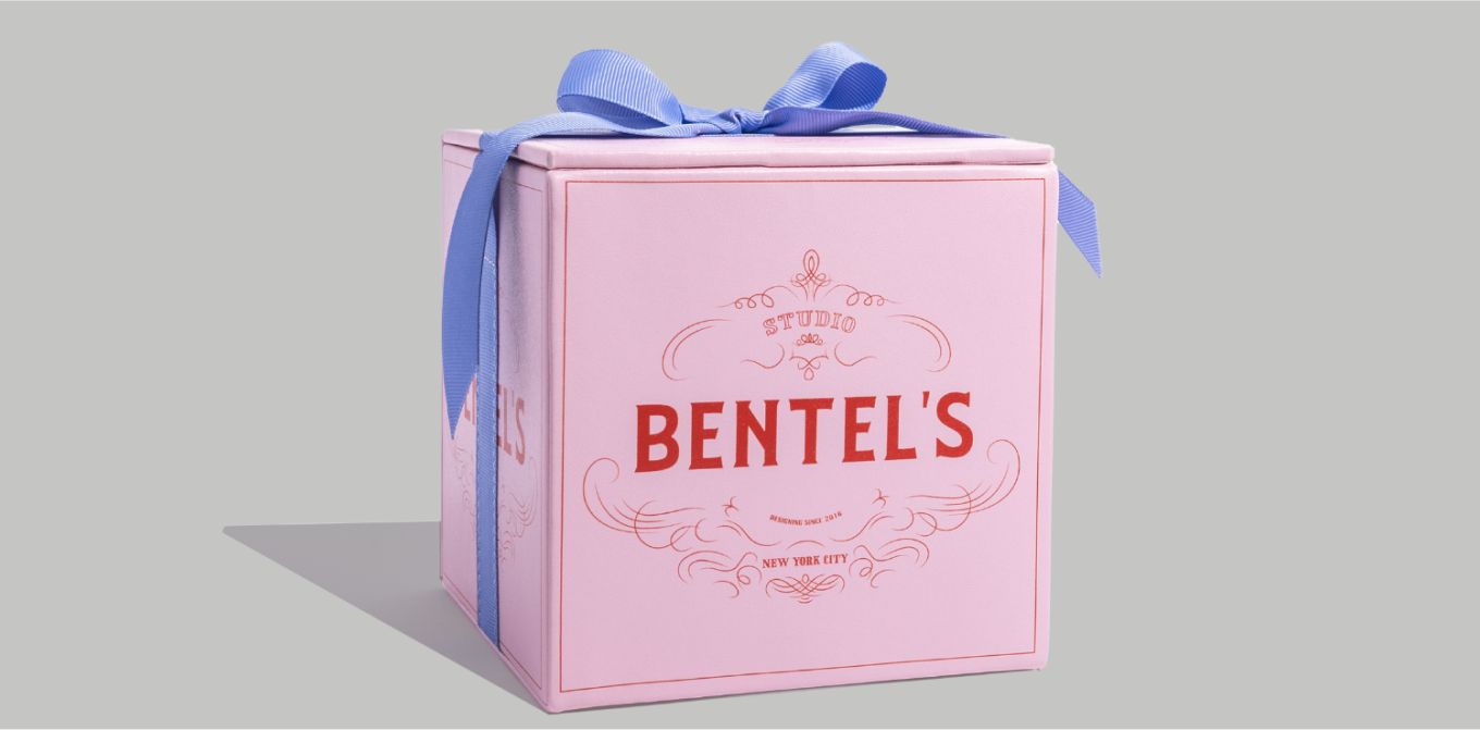 谁不想将布达佩斯大饭店里的粉色甜点盒背在身上
